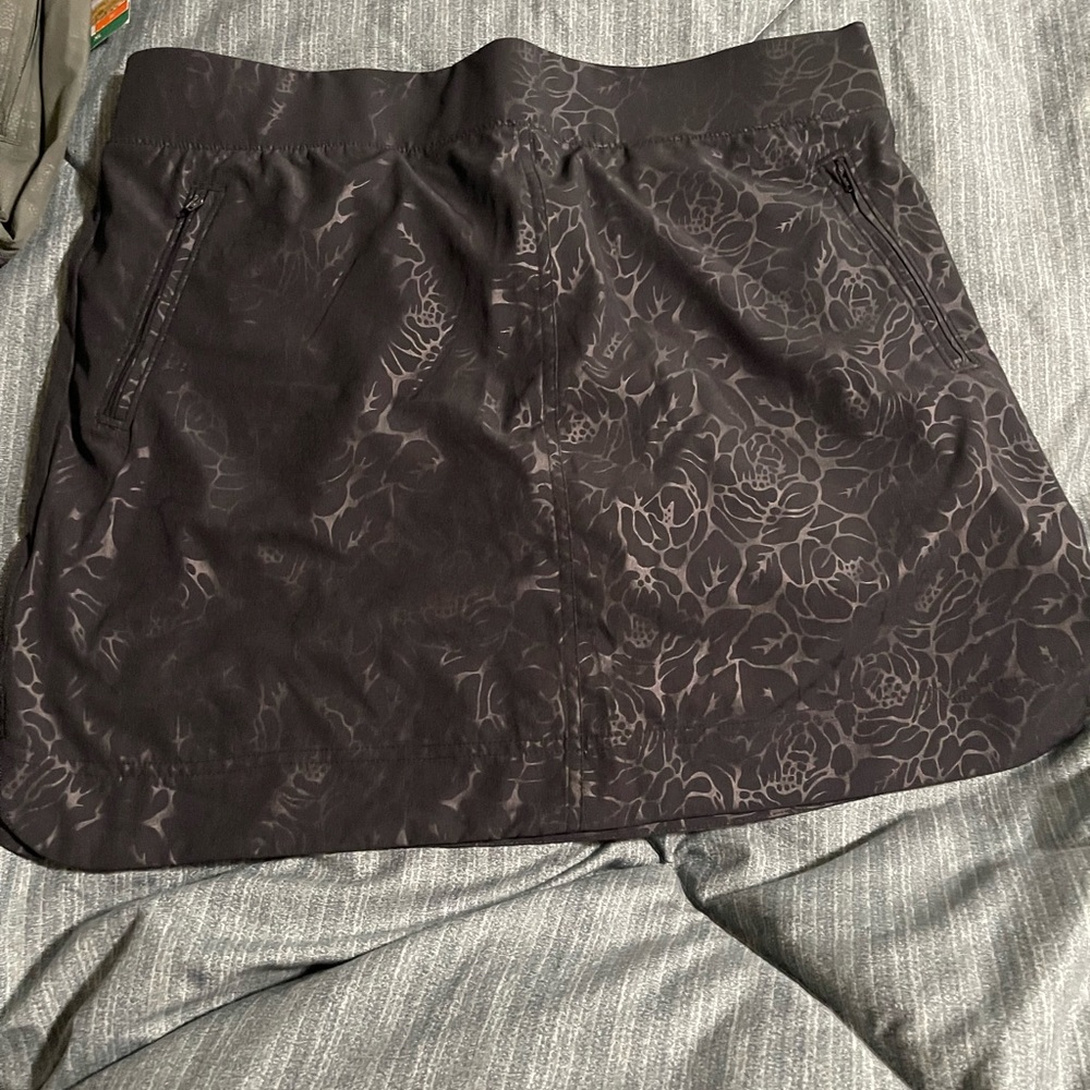 Orvis black XL skort. Only worn couple times very cute